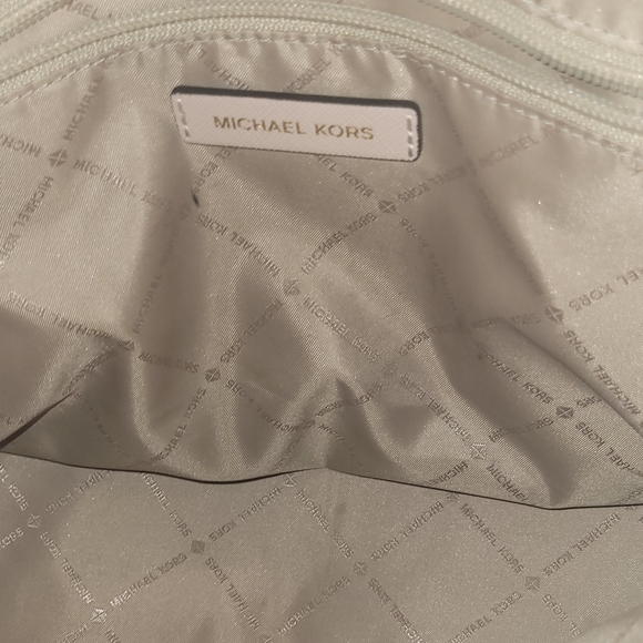FLASH SALE MKORS CINDY SATCHEL NEW WITH TAGS! Make offer! - Picture 5 of 7